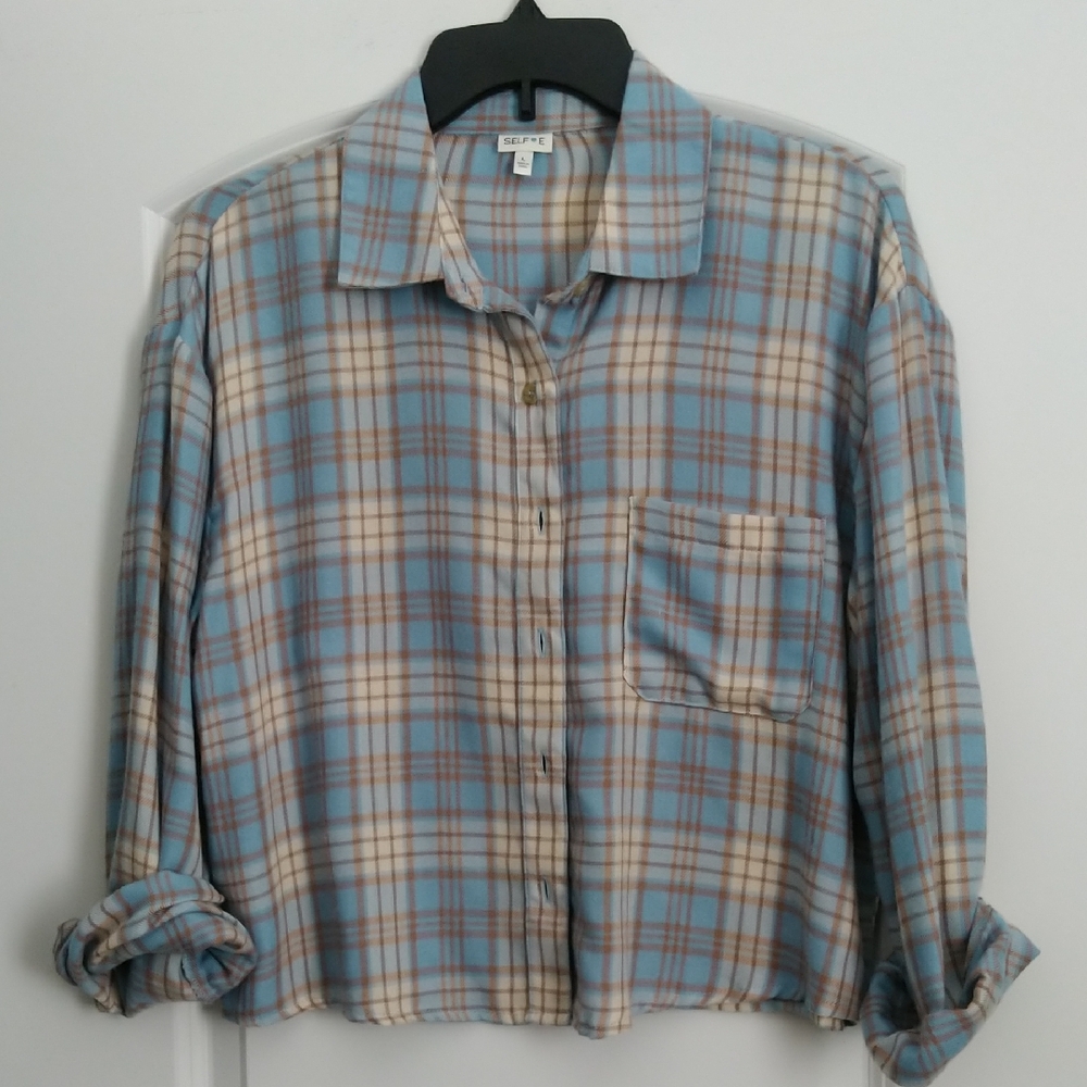 Selfie button down flannel shirt in lt blue and tan plaid. Size Juniors L